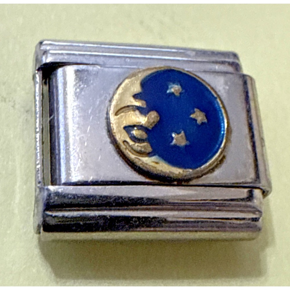 (22) - 9mm Italian Charms Circle with Gold Moon Face and Space with 3 Stars - Picture 7 of 12